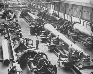 The manufacture of battleship gun barrels at Coventry.